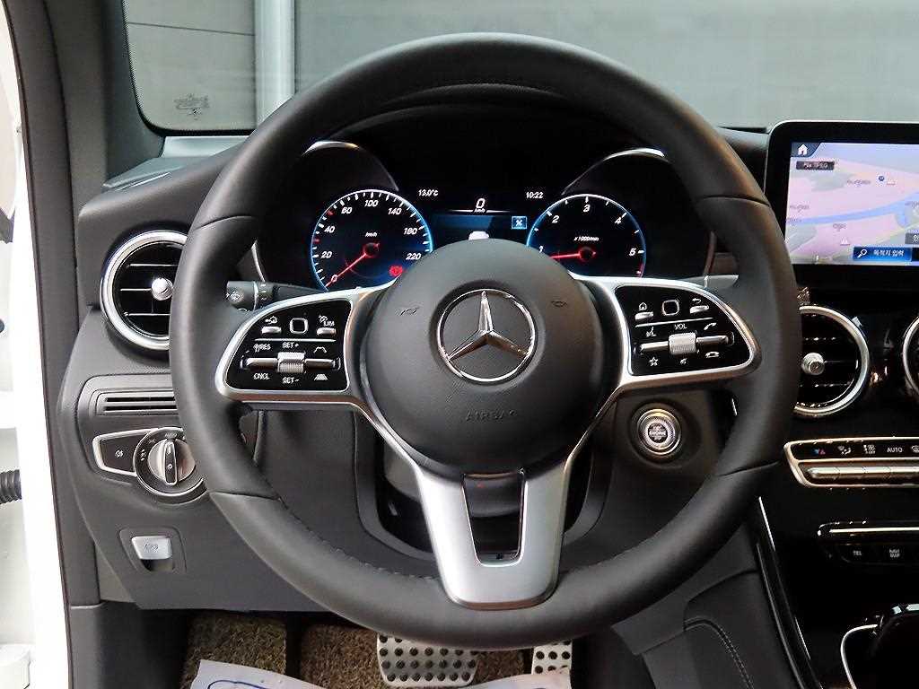 Mercedes Benz GLC Class - Vista 9