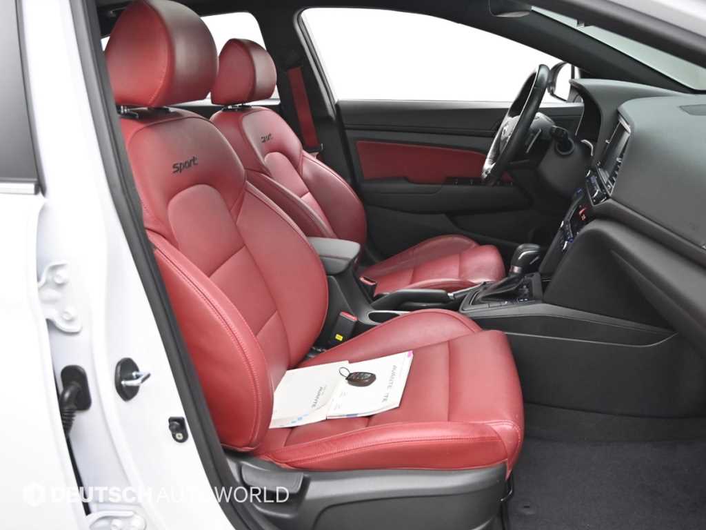 HYUNDAI Avante - Vista 10