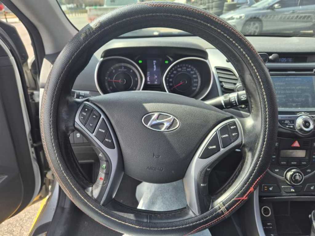 HYUNDAI Avante - Vista 7