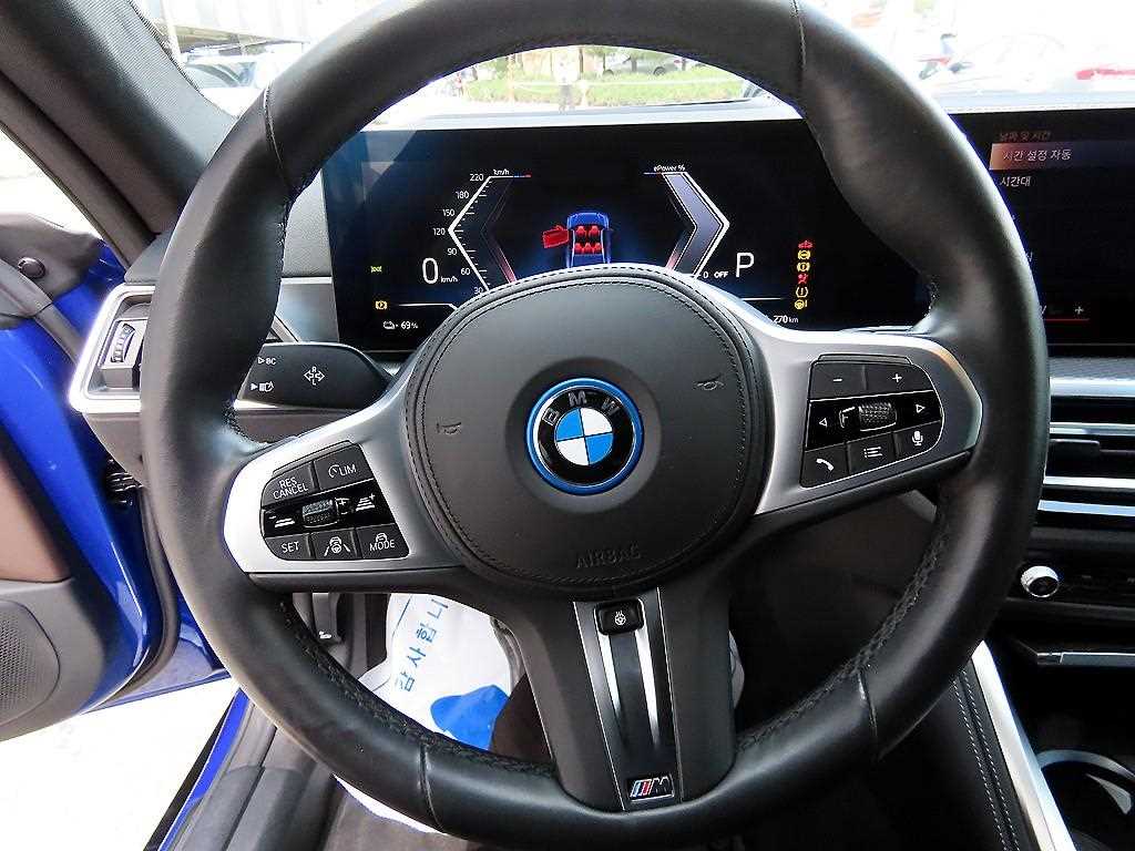 BMW i4 - Vista 8