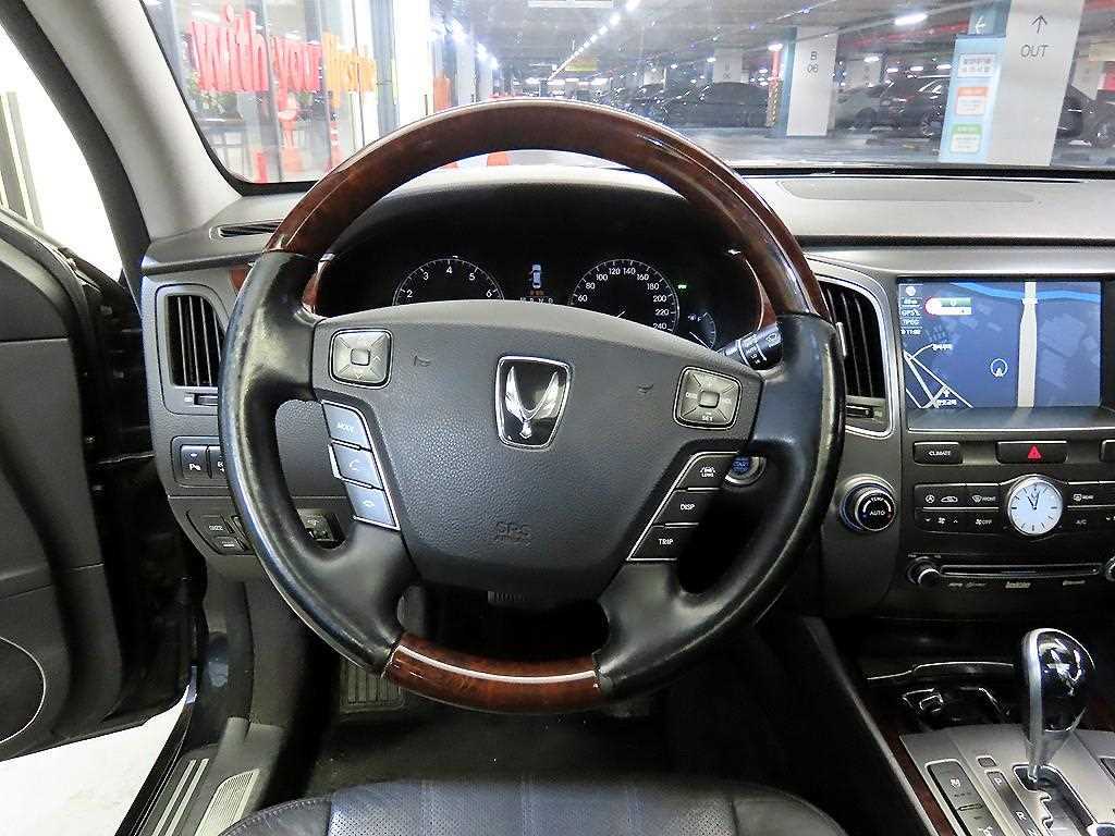 HYUNDAI Equus - Vista 8