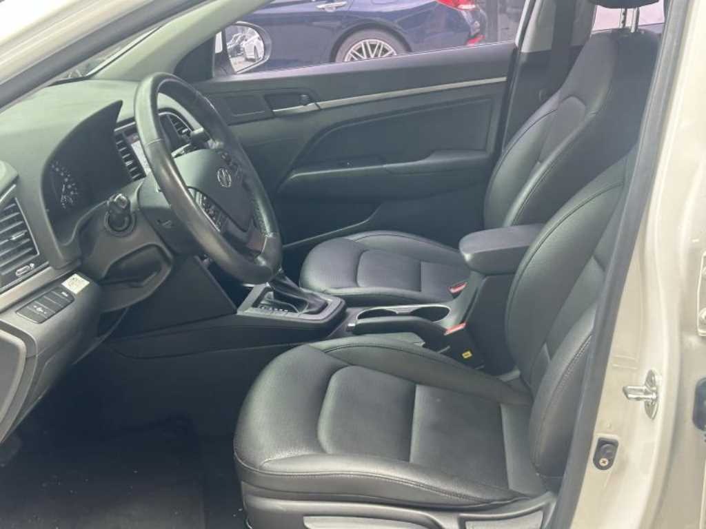 HYUNDAI Avante - Vista 7