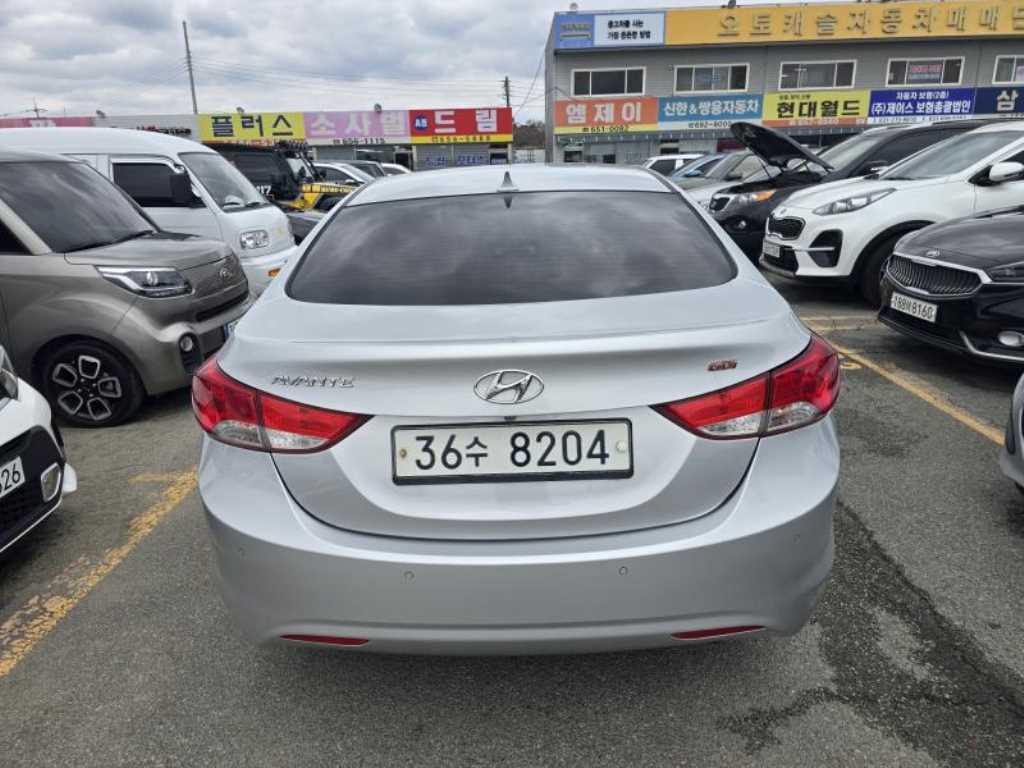 HYUNDAI Avante - Vista 4