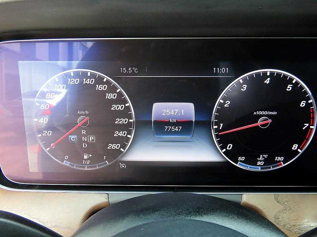 Mercedes Benz E class - Vista 9