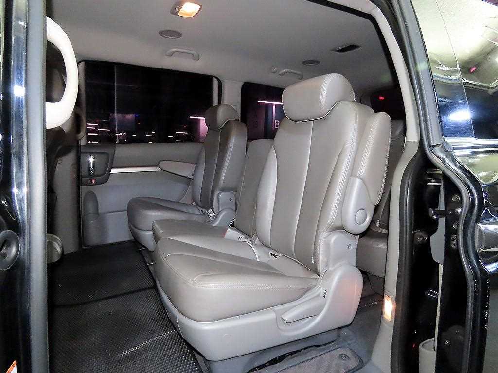 KIA Carnival - Vista 7