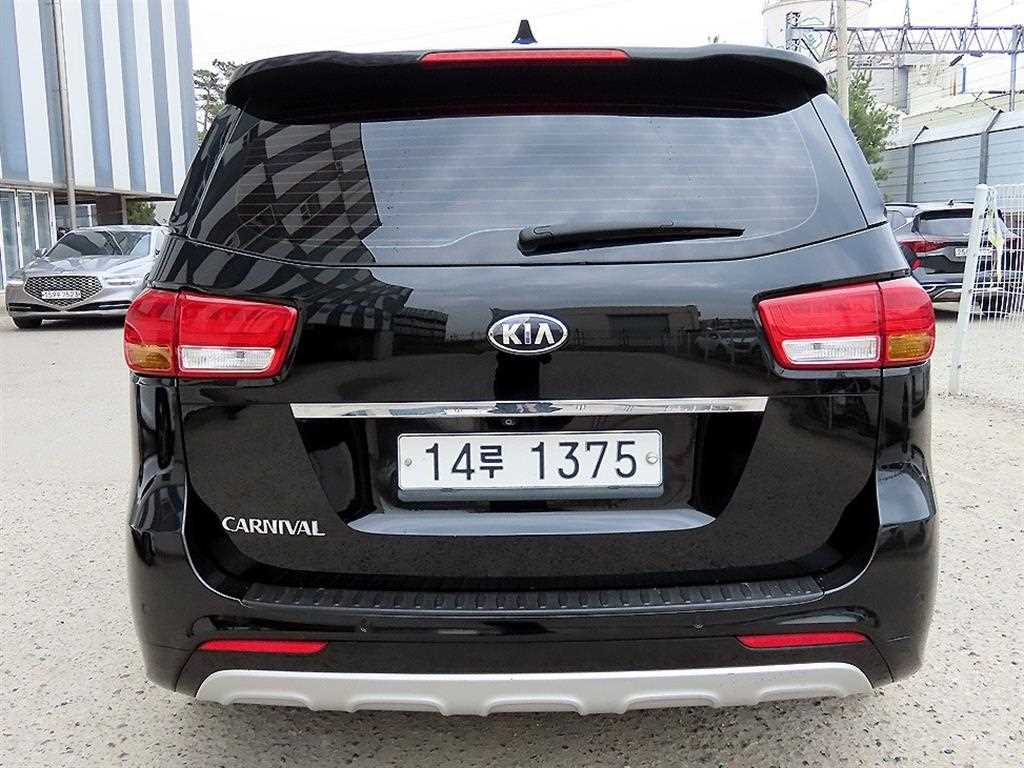 KIA Carnival - Vista 4