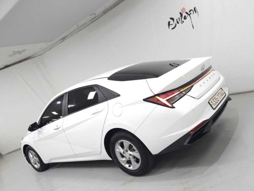 HYUNDAI Avante - Vista 4