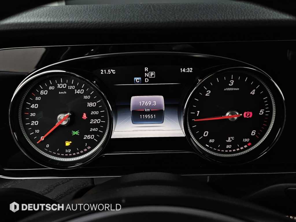 Mercedes Benz E class - Vista 8