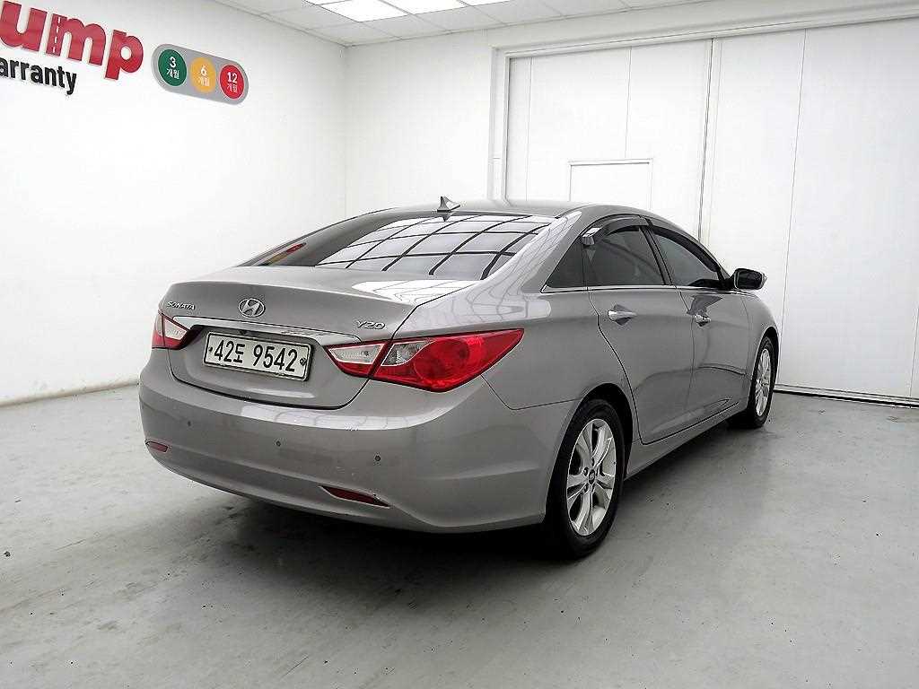 HYUNDAI Sonata - Vista 4