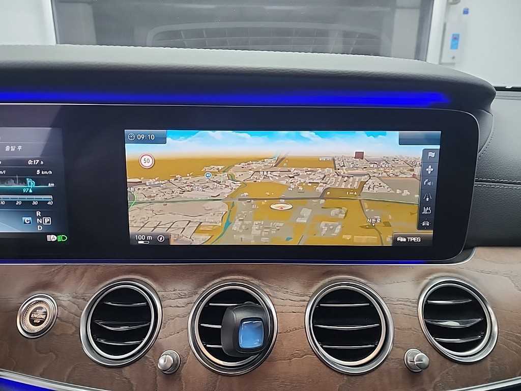 Mercedes Benz E class - Vista 8