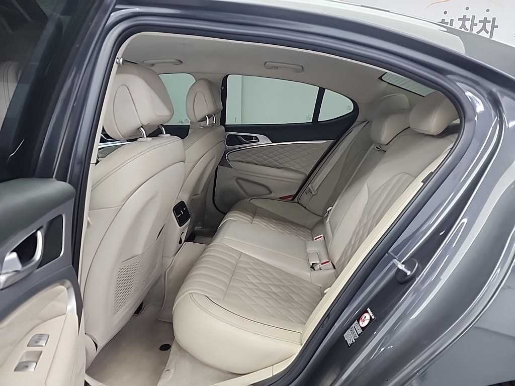 Genesis G70 - Vista 12