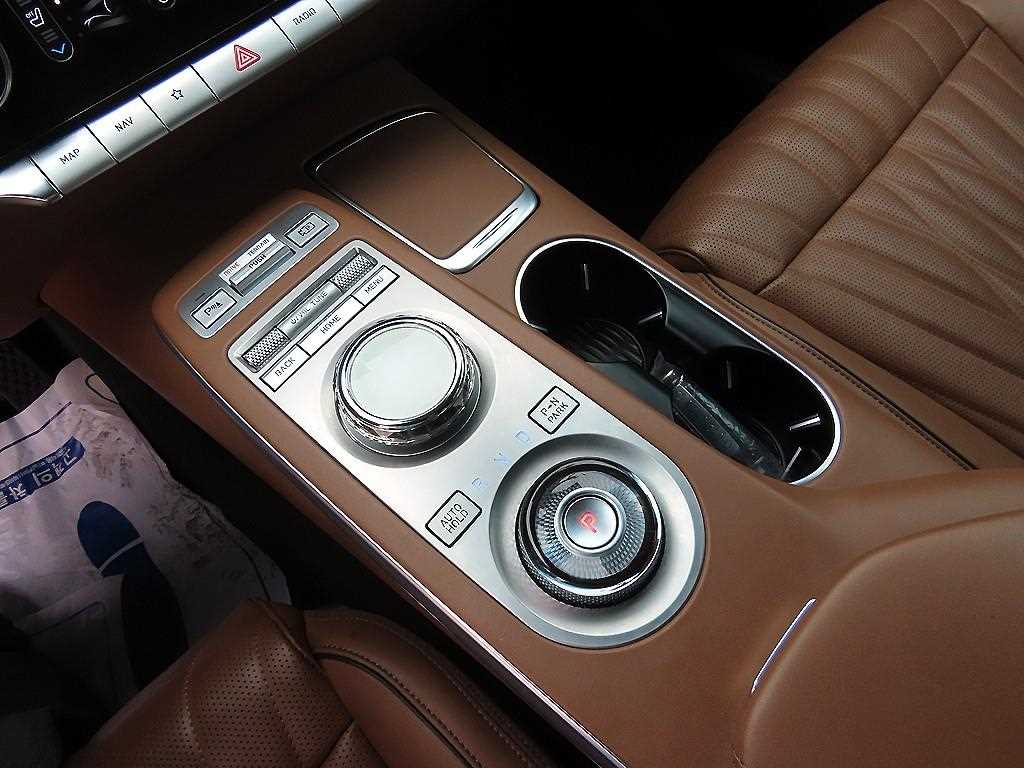 Genesis GV70 - Vista 10