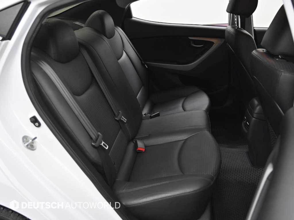 HYUNDAI Avante - Vista 12