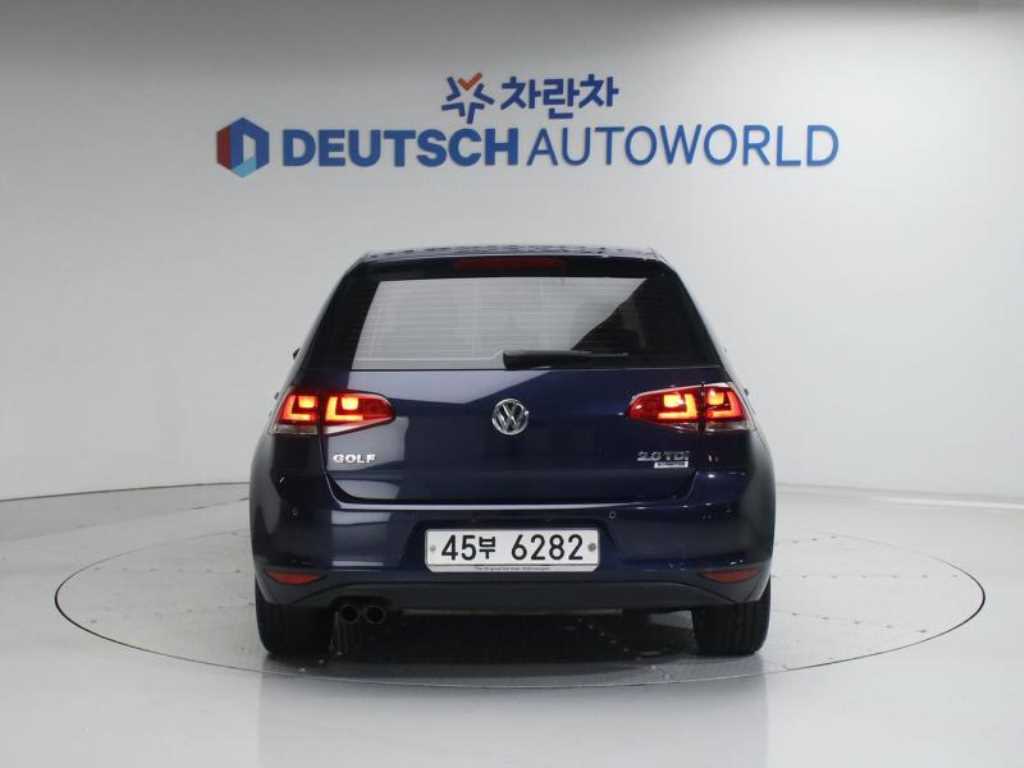 Volkswagen Golf - Vista 4