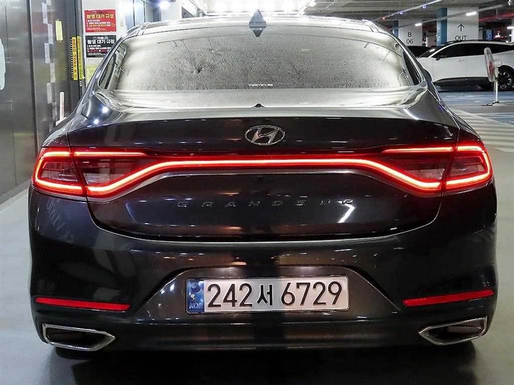 HYUNDAI Grandeur - Vista 5