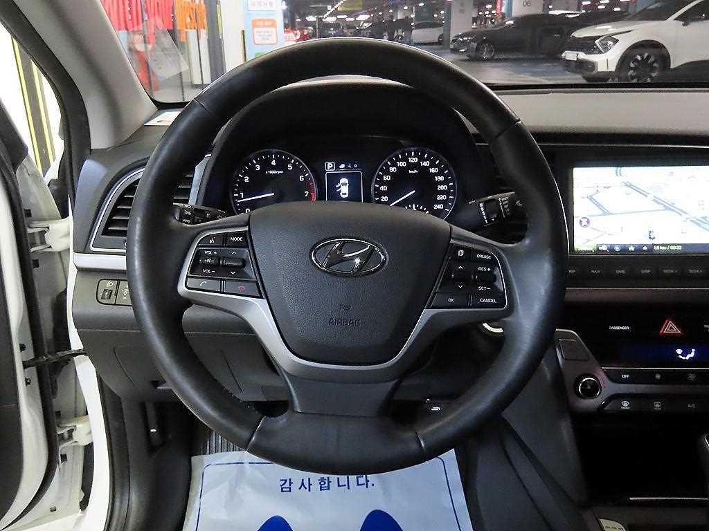 HYUNDAI Avante - Vista 8