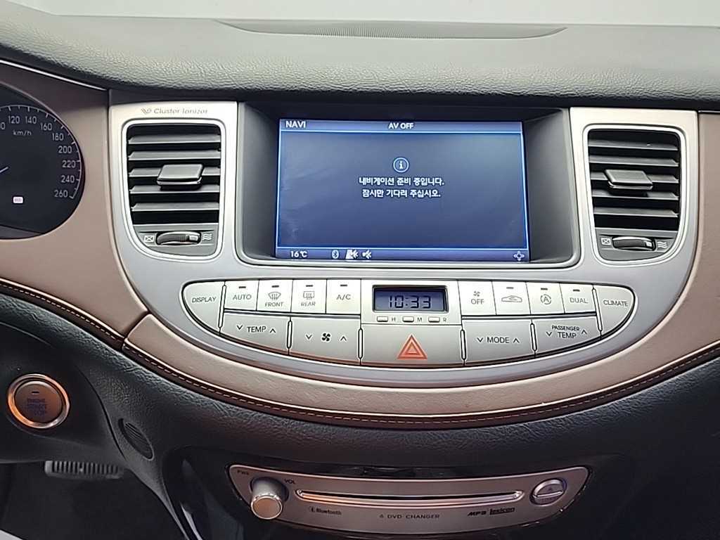 HYUNDAI Genesis - Vista 10