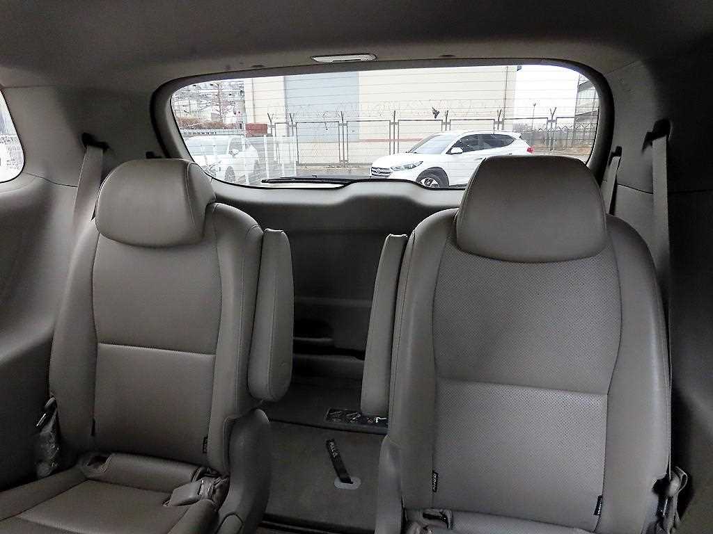 KIA Carnival - Vista 7
