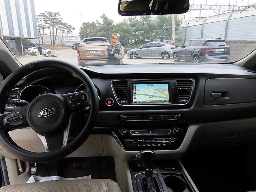 KIA Carnival - Vista 8