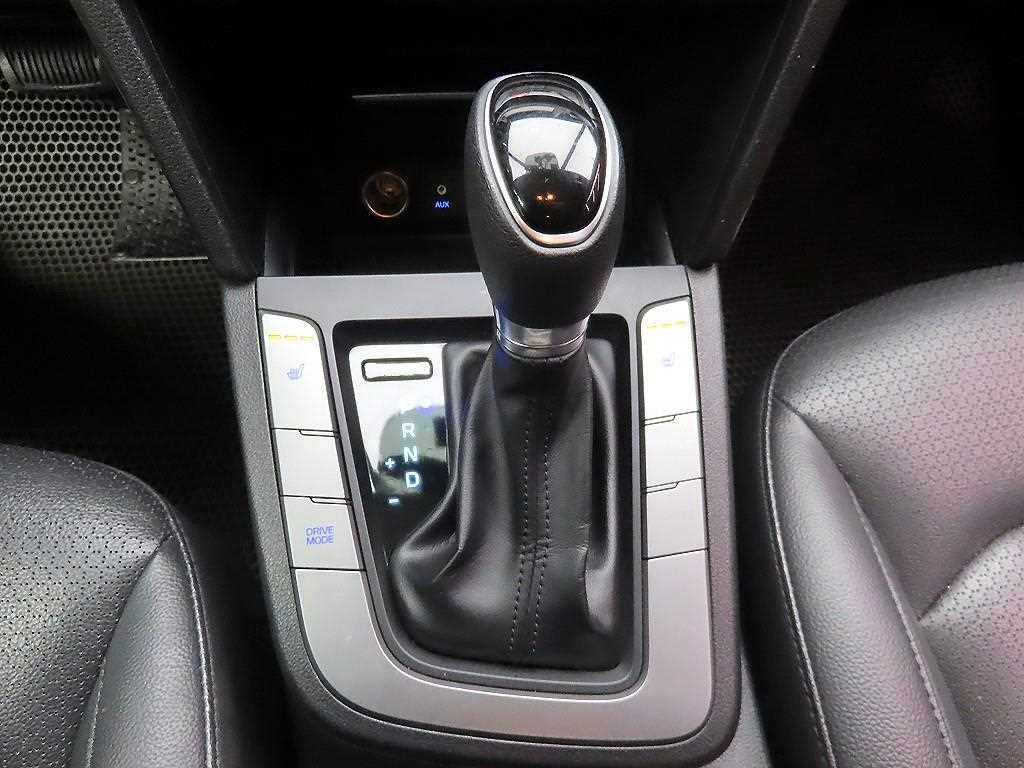 HYUNDAI Avante - Vista 10