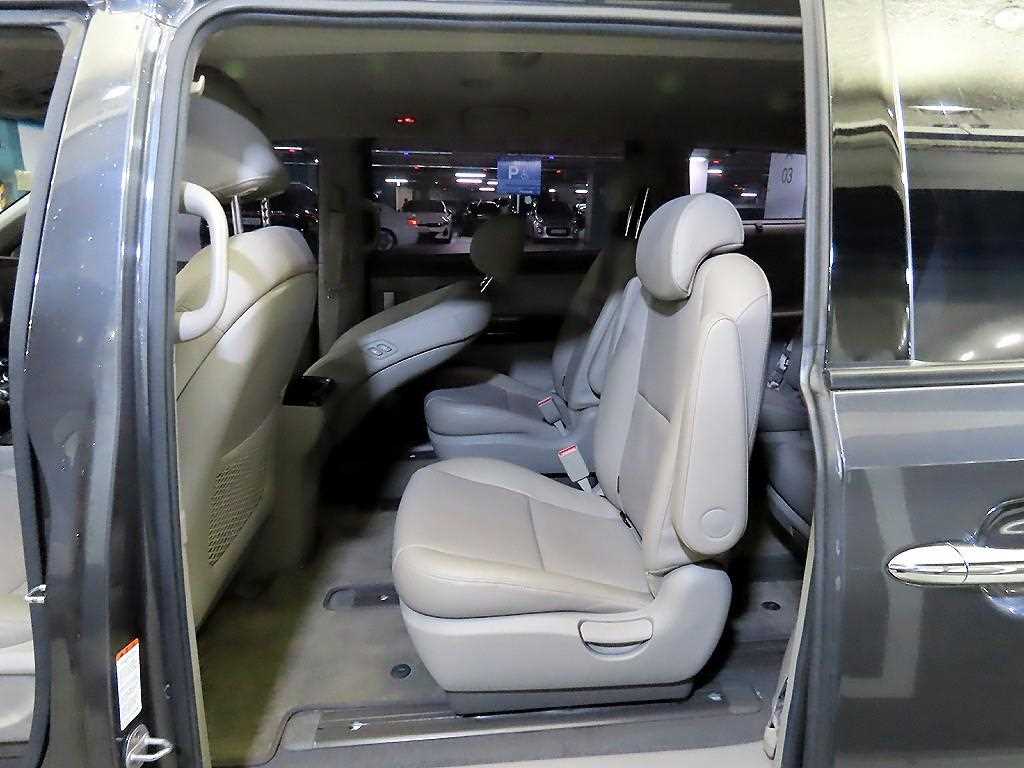 KIA Carnival - Vista 7