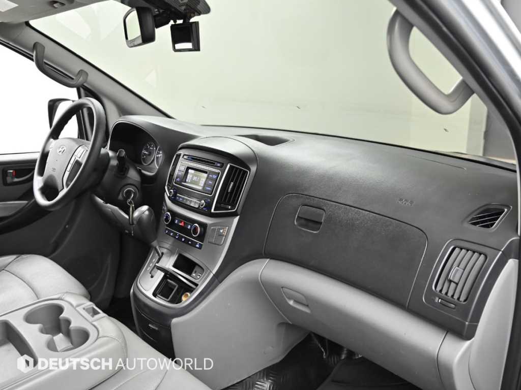 HYUNDAI Starex - Vista 7