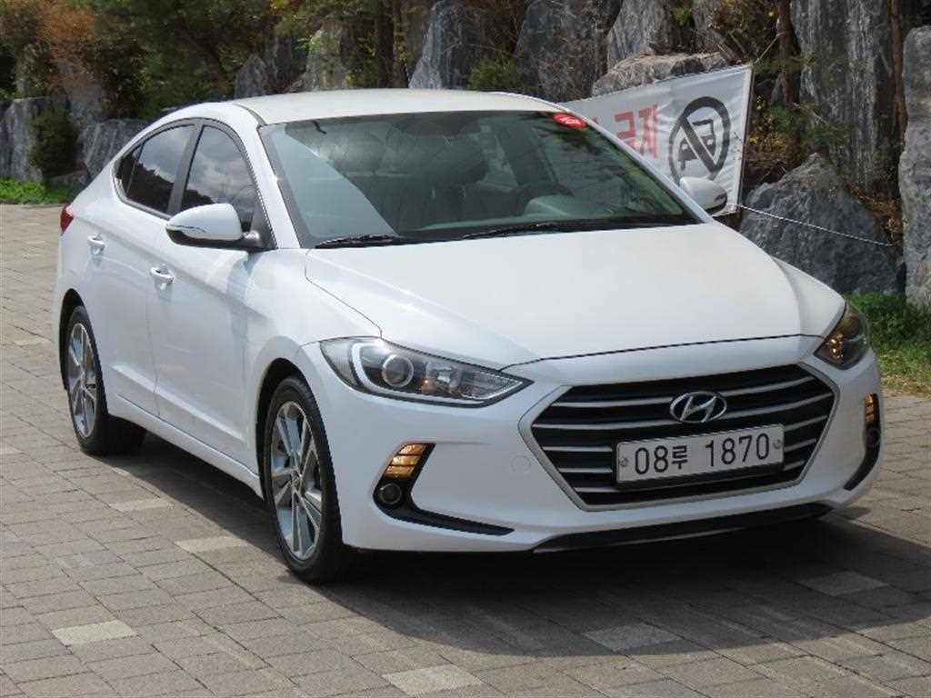 HYUNDAI Avante - Vista 2