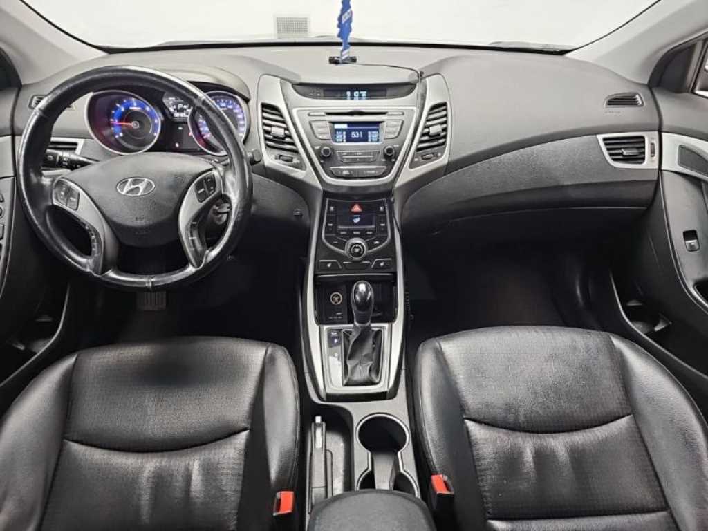 HYUNDAI Avante - Vista 5