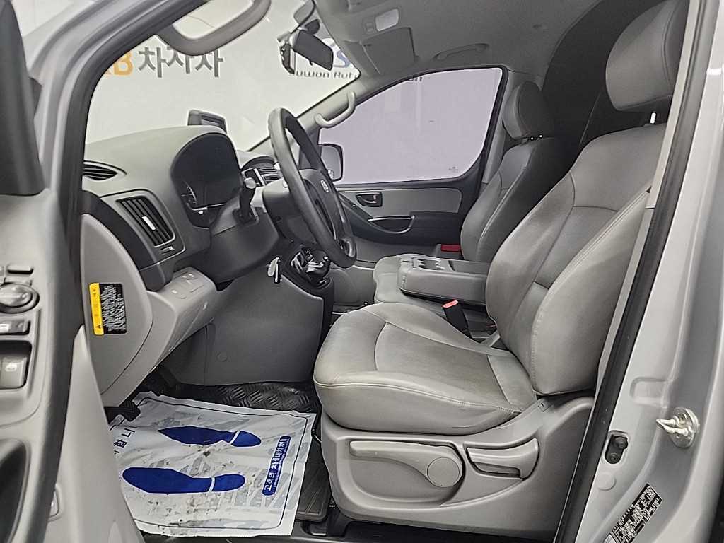 HYUNDAI Starex - Vista 11