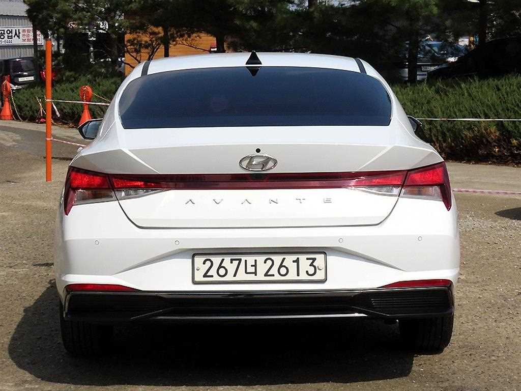 HYUNDAI Avante - Vista 4