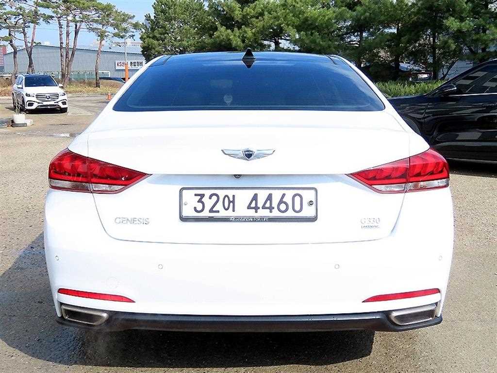 HYUNDAI Genesis - Vista 4