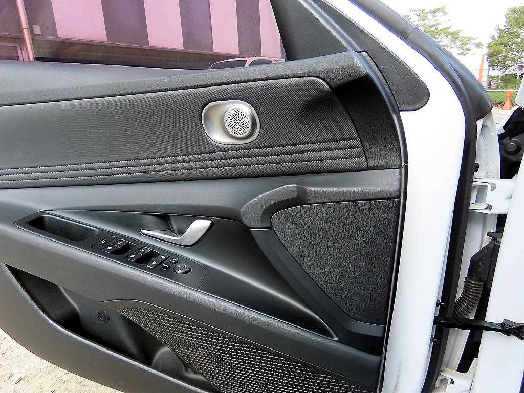 HYUNDAI Avante - Vista 11