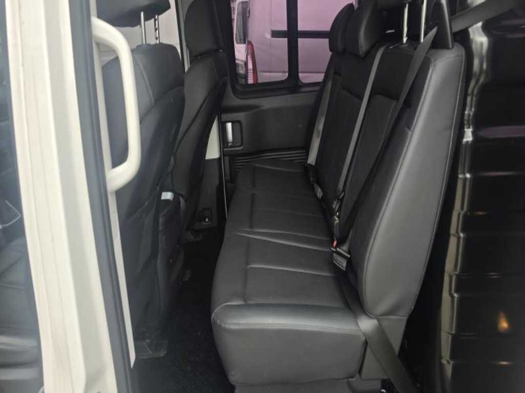 HYUNDAI Staria - Vista 11