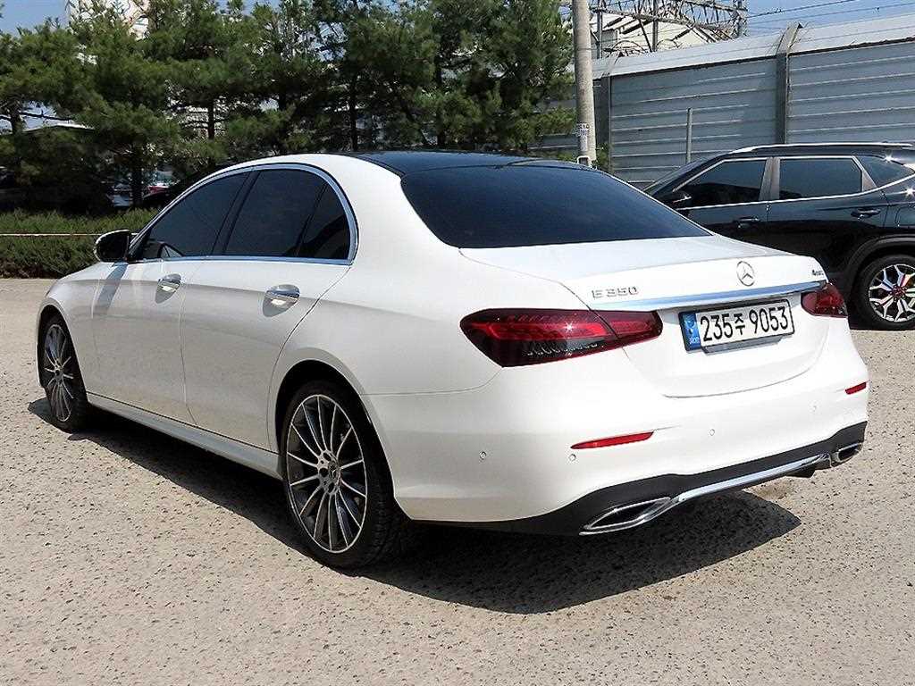 Mercedes Benz E class - Vista 3