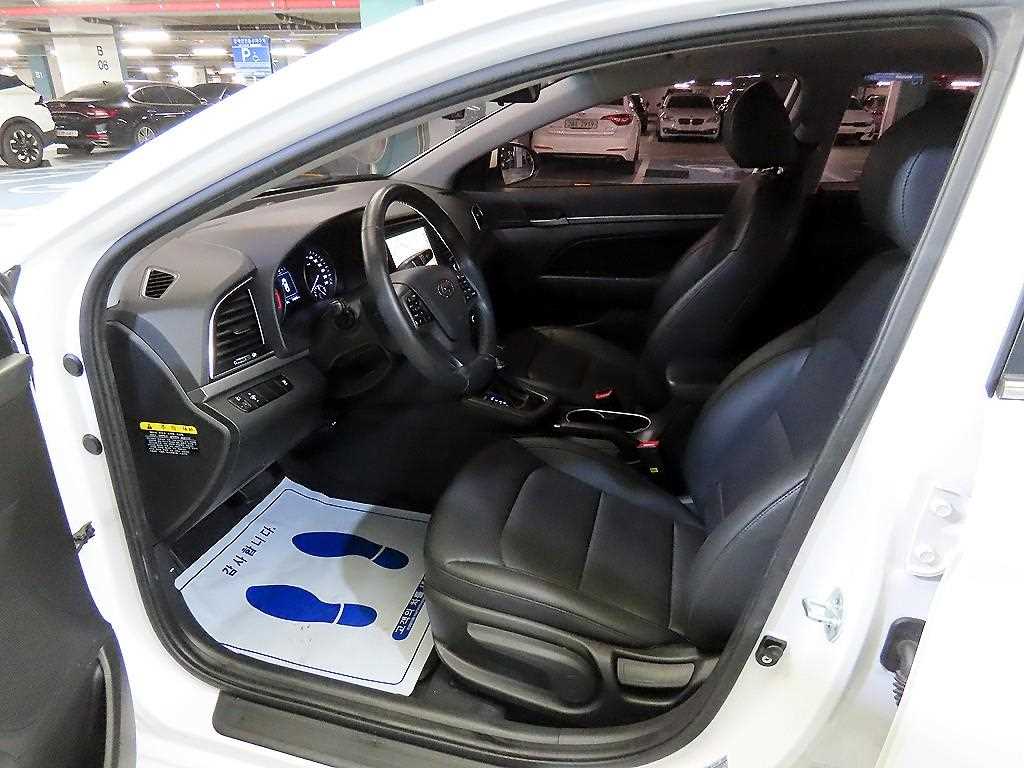 HYUNDAI Avante - Vista 6