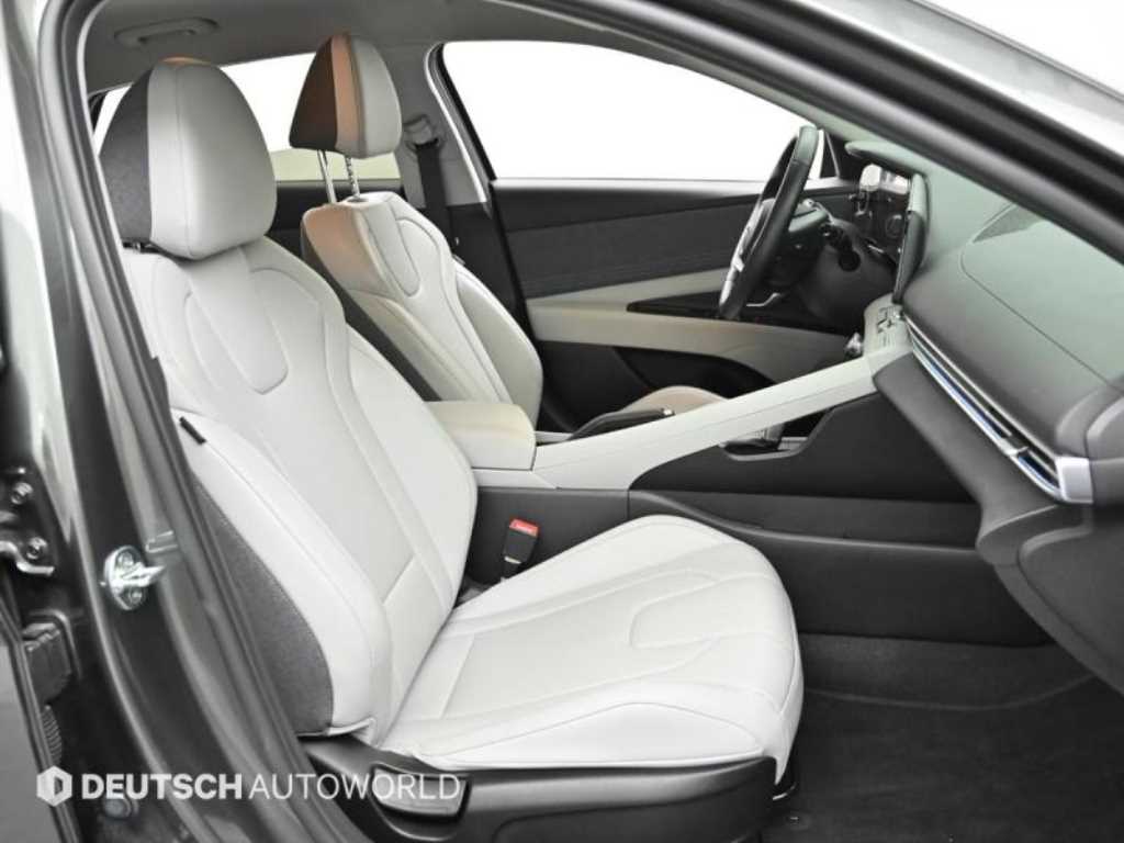 HYUNDAI Avante - Vista 10