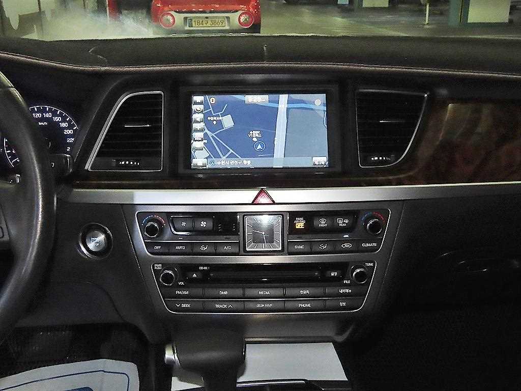 HYUNDAI Genesis - Vista 11