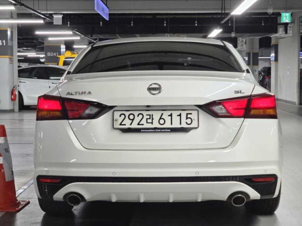 Nissan Altima - Vista 5