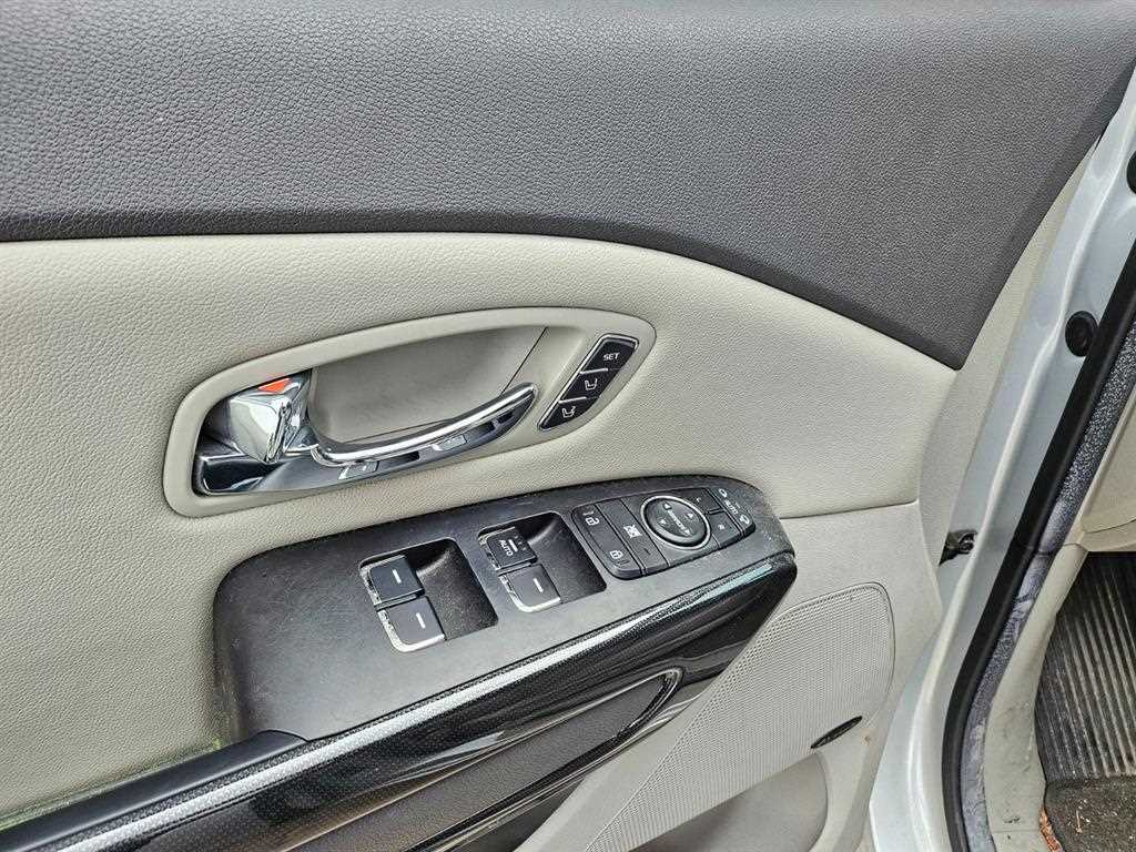 KIA Carnival - Vista 10