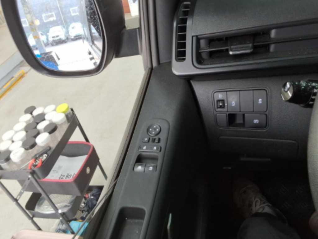 HYUNDAI Staria - Vista 2