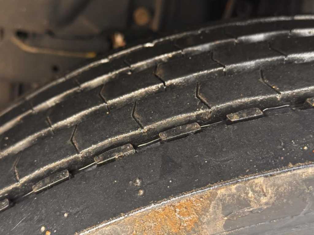 medium and large cargo truck - Vista 7