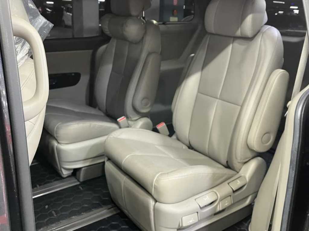 KIA Carnival - Vista 7
