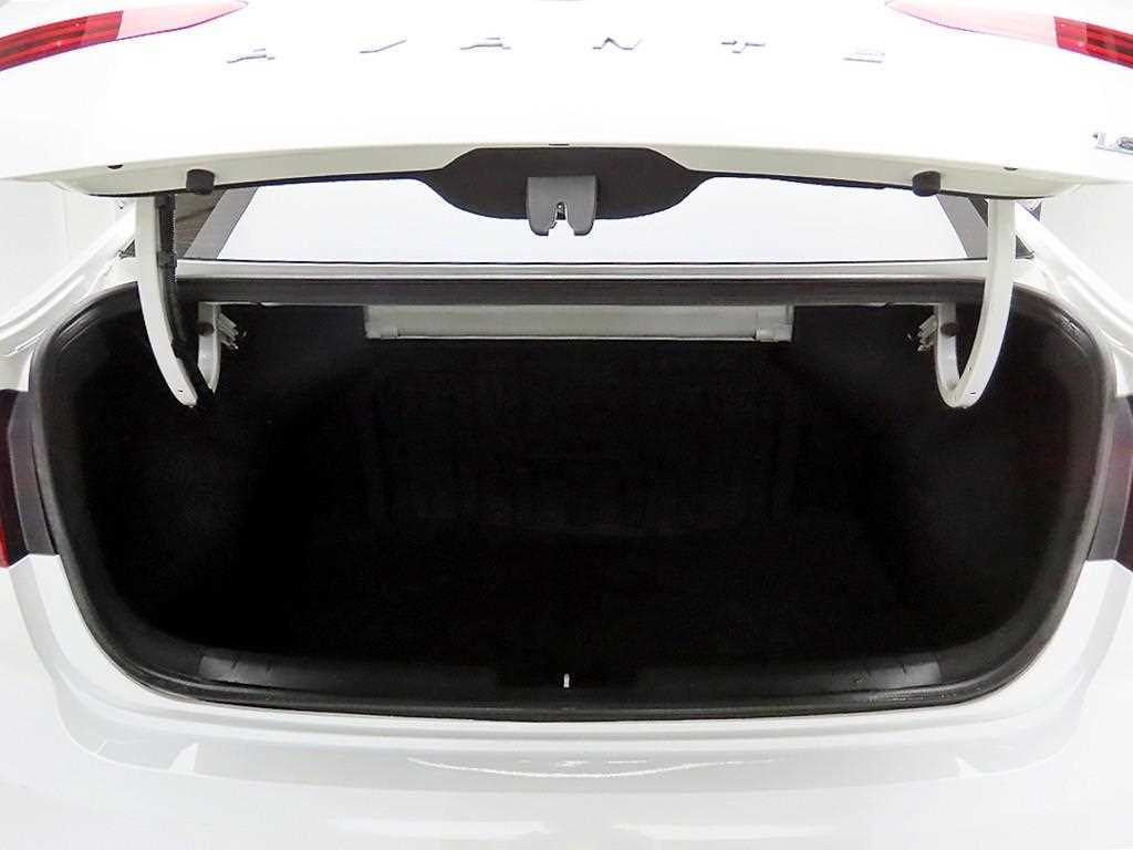 HYUNDAI Avante - Vista 5