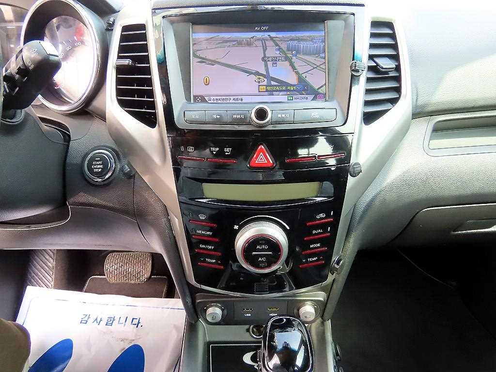 Ssangyong Tivoli 2015 Blanco - Importación desde Corea - HF Imports Iquique - Foto 15