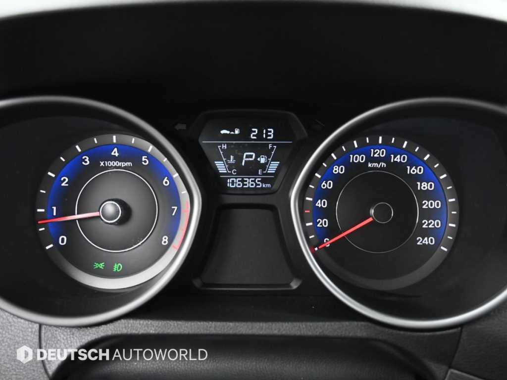 HYUNDAI Avante - Vista 8