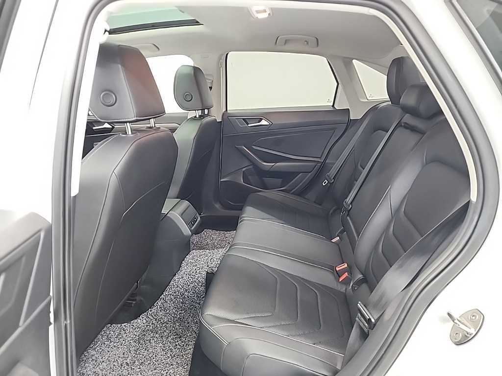 Volkswagen Jetta - Vista 12