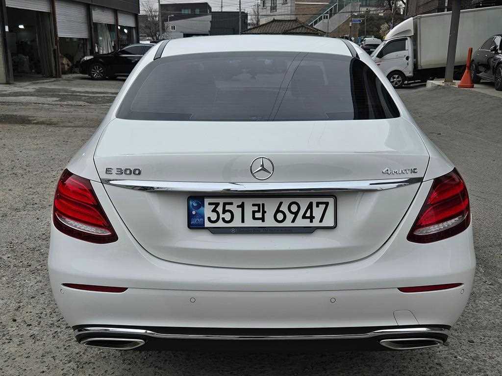 Mercedes Benz E class - Vista 4