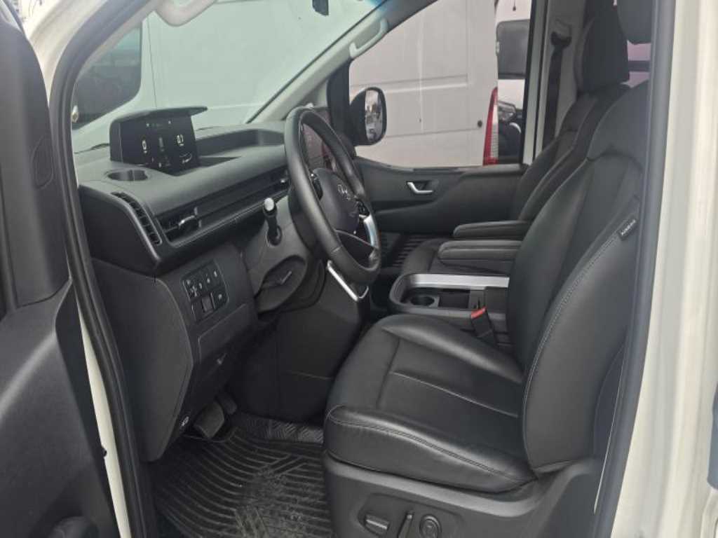 HYUNDAI Staria - Vista 9