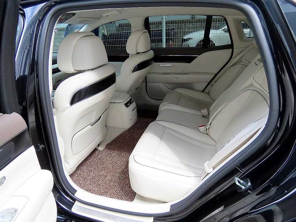 Genesis G90 - Vista 6