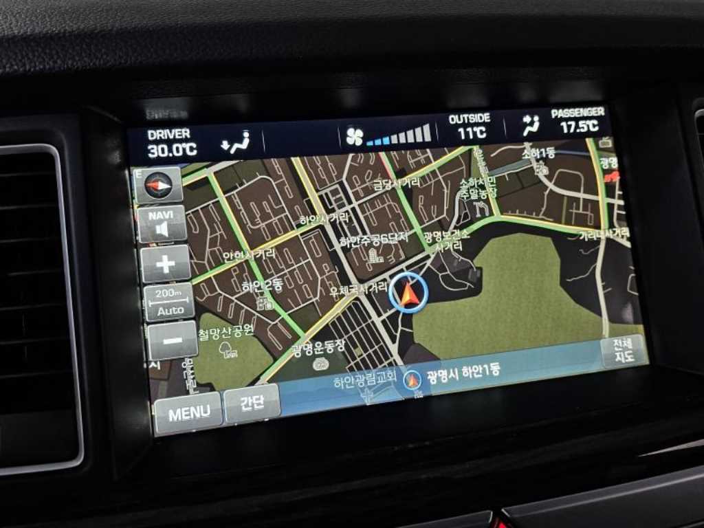 HYUNDAI Genesis - Vista 11